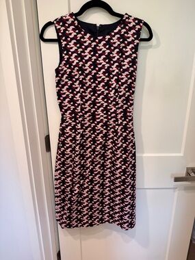 Sleeveless Pink & Black Patterned Shift Dress